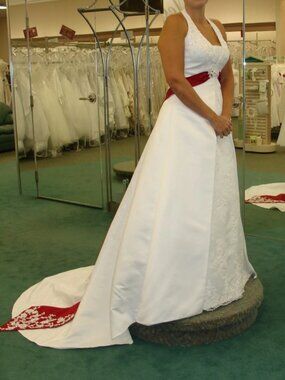 David’s Bridal Wedding Dress 22W White Lace Satin Red Sash Corset Back Gown